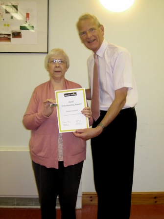 Orkney Woman Susan Leonard Thanked for her Work for the Macular Society