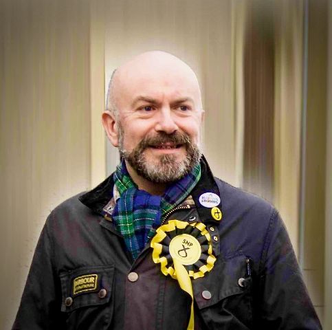 profile pic of Robert Leslie with SNP badges on