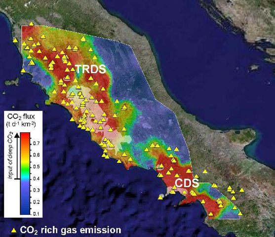 Natural sparkling water and seismicity