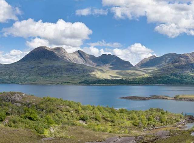 Multicelled fossils from the 1 Ga old Torridonian of Scotland