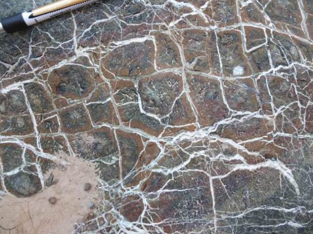 Global warming: Can mantle rocks reduce the greenhouse effect?