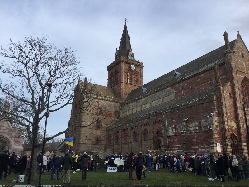 large mass of people at the Cathedral in support of Ukraine