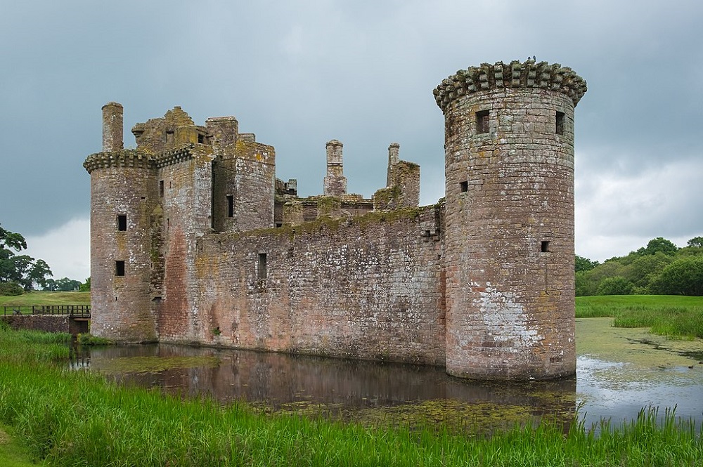 Re-creating An Islamic Glass Vessel Discovered At Caerlaverock Castle