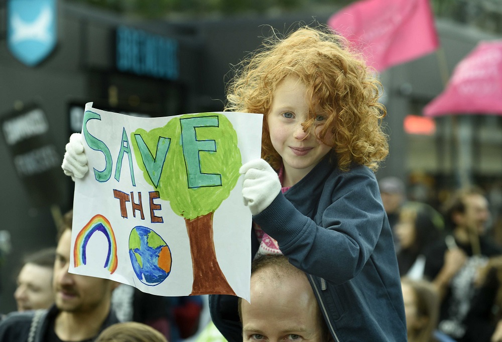 Thousands March Through Edinburgh Demanding Action on #ClimateChange