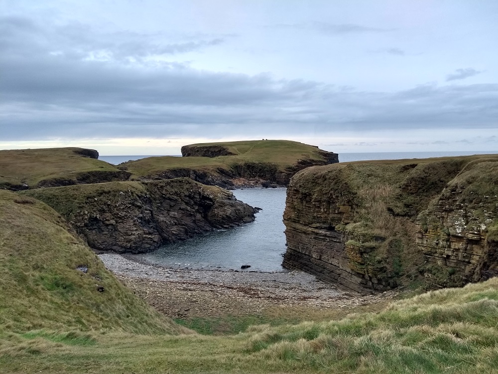 Weather Forecast 4 November : Sunny spells and some showers. Strong winds easing.