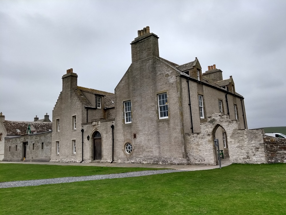 The massive manor of Skaill House