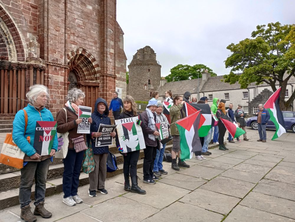 Orkney’s Vigil for #Gaza Today 25 May