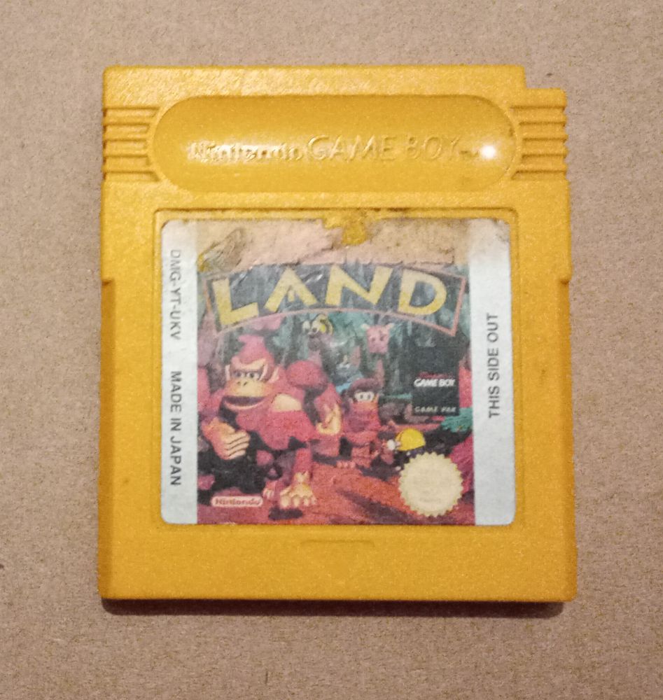 the game cartridge for Donkey Kong Land