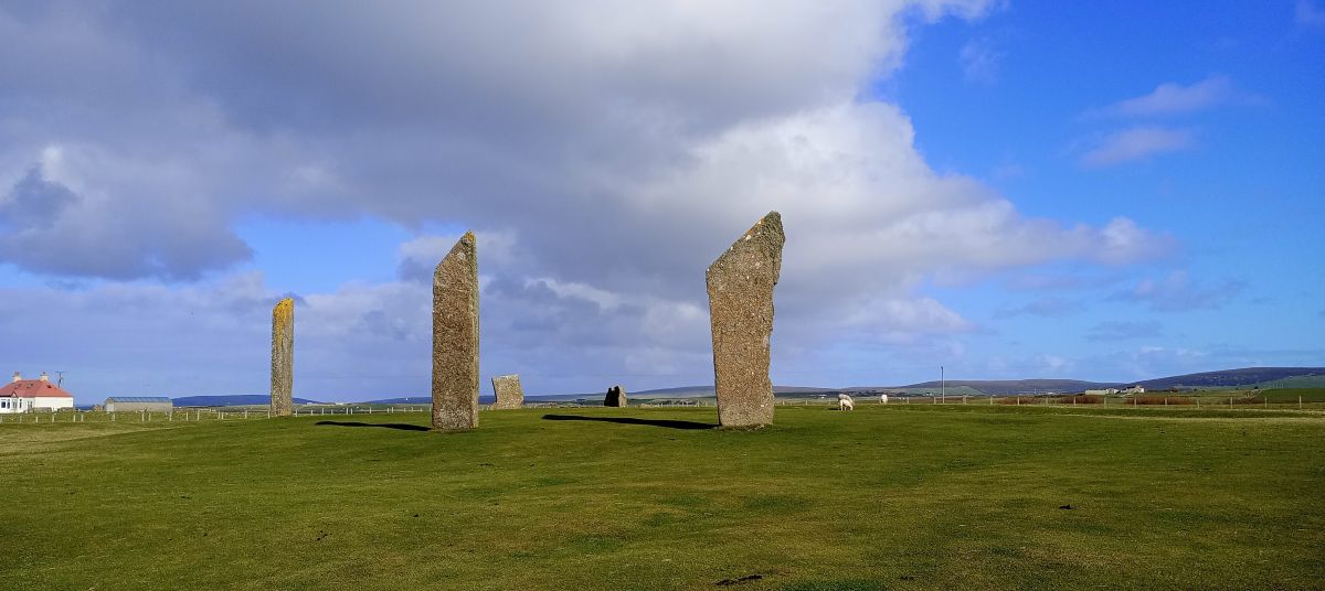 Weather Forecast 28 October : Rather cloudy with a few bright spells and scattered showers.