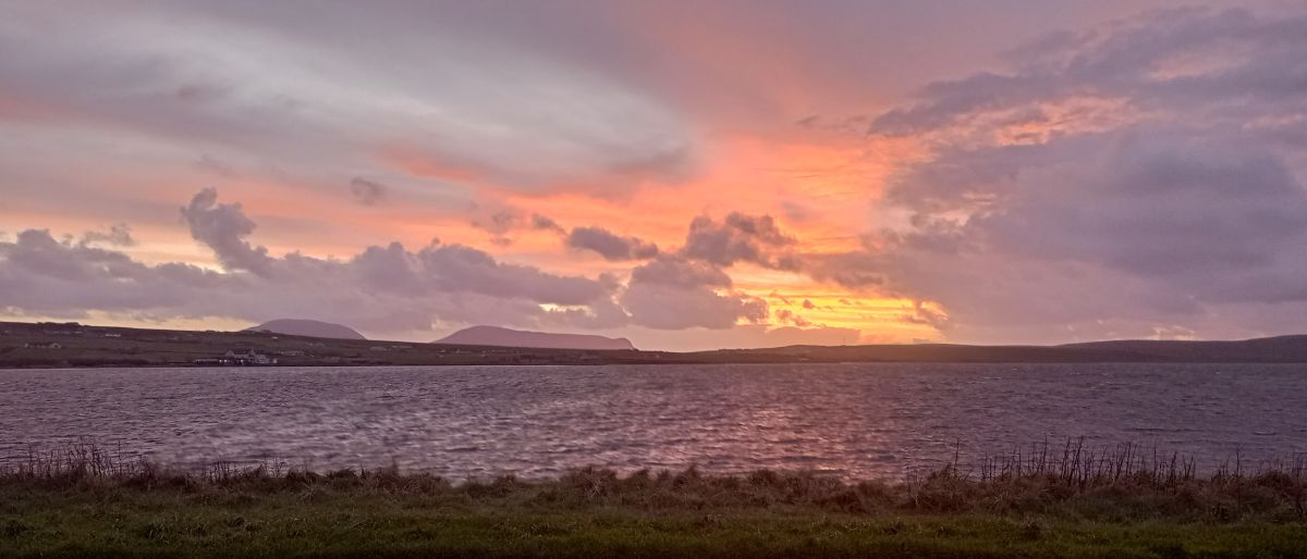 Weather Forecast 3 November : Further rain at times. Drier, brighter interlude in afternoon.