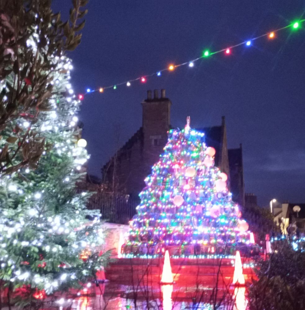 Weather Forecast 21 December : Sunny spells and scattered showers. Breezy.