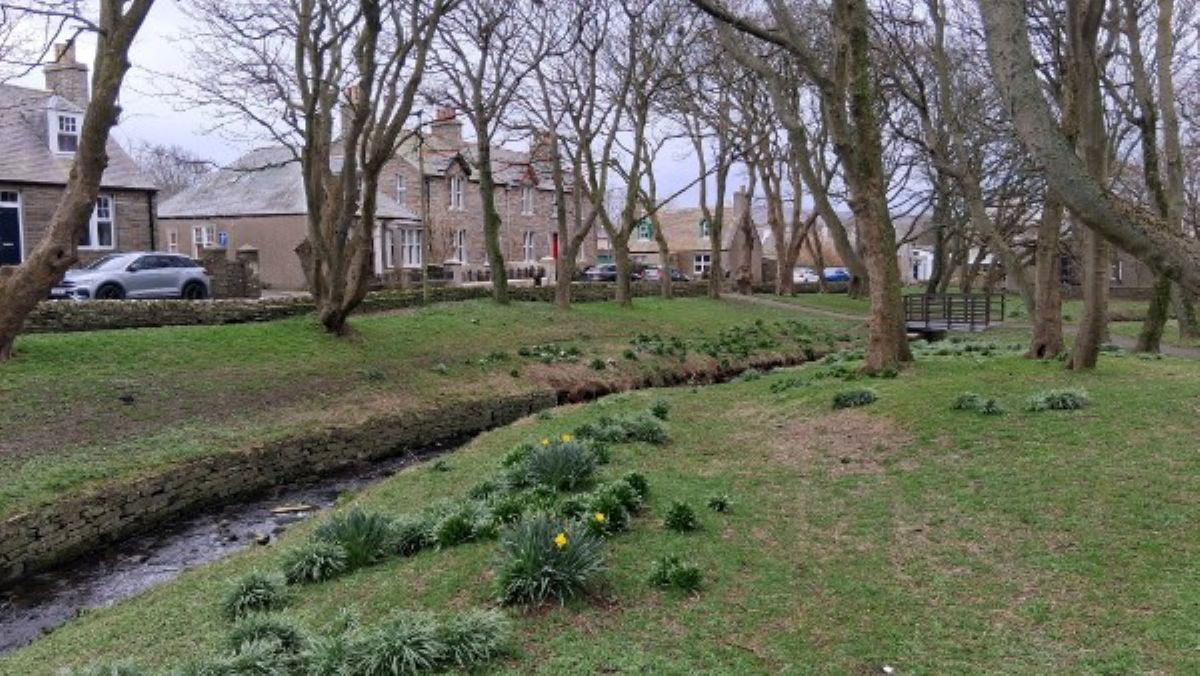 Weather Forecast 18 March : Dry and bright today, but somewhat cloudier this afternoon.