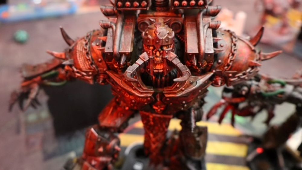 “A Chaos Knight bursts from the horizon, towering, warped, screaming with unholy energy.”